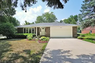 605 W Gilbert Rd, Palatine, IL 60067 - Photo 1