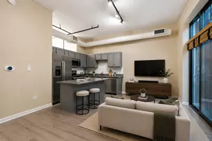 400 W Ontario St, Chicago, IL 60654 - Photo 2
