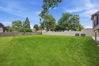 1738 Farwell Avenue, Des Plaines, IL 60018 - Photo 58