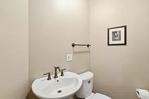 3829 W Addison St, Chicago, IL 60618 - Photo 16