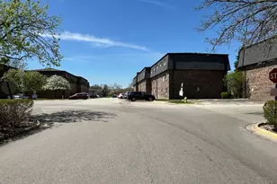 9409 Bay Colony Dr, Des Plaines, IL 60016 - Photo 12