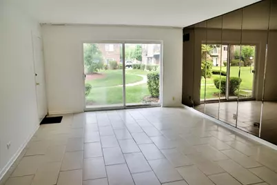 9409 Bay Colony Drive #1E, Des Plaines, IL 60016 - Photo 2