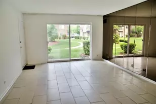 9409 Bay Colony Dr, Des Plaines, IL 60016 - Photo 2
