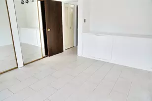 9409 Bay Colony Dr, Des Plaines, IL 60016 - Photo 8