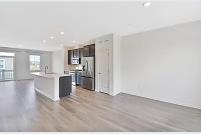 2129 Yellowstone Boulevard, Mundelein, IL 60060 - Photo 6