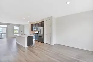 2129 Yellowstone Blvd, Mundelein, IL 60060 - Photo 6