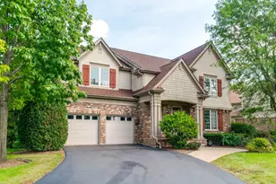 2411 Overview Dr, Buffalo Grove, IL 60089 - Photo 2