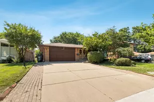 6936 N Kostner Ave, Lincolnwood, IL 60712 - Photo 2