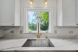 1772 Challenger Ct, Wheaton, IL 60189 - Photo 10