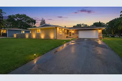 601 E Dogwood Lane, Mount Prospect, IL 60056 - Photo 1