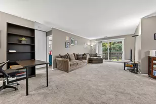 465 Raintree Ct, Glen Ellyn, IL 60137 - Photo 6