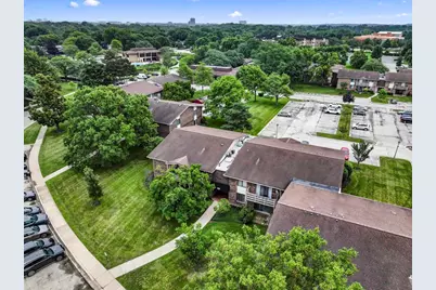 465 Raintree Court #2B, Glen Ellyn, IL 60137 - Photo 2
