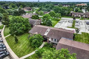 465 Raintree Ct, Glen Ellyn, IL 60137 - Photo 2