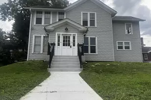 105 University St, Harvard, IL 60033 - Photo 2