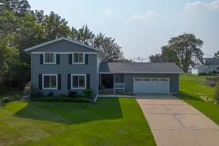 1122 S Benson Blvd, Freeport, IL 61032 - Photo 1