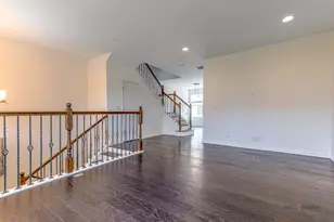 3211 Coral Ln, Glenview, IL 60026 - Photo 8