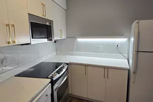 300 N State St, Chicago, IL 60654 - Photo 6