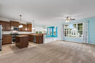 957 Laguna Ln, Pingree Grove, IL 60140 - Photo 8