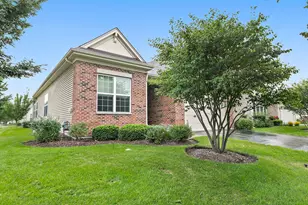 957 Laguna Ln, Pingree Grove, IL 60140 - Photo 2
