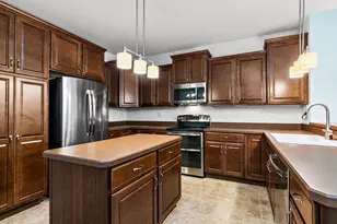957 Laguna Ln, Pingree Grove, IL 60140 - Photo 6