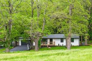 35W302 Pinelands Rd, Saint Charles, IL 60174 - Photo 2
