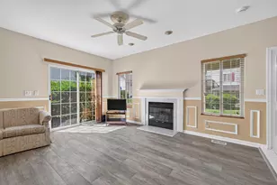 319 Windsor Ct, South Elgin, IL 60177 - Photo 4