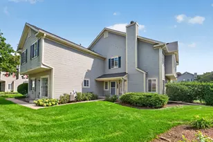 319 Windsor Ct, South Elgin, IL 60177 - Photo 2