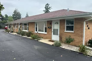 209 W Maple Ave, Mundelein, IL 60060 - Photo 2