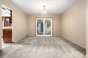 1340 E Rosita Dr, Palatine, IL 60074 - Photo 8