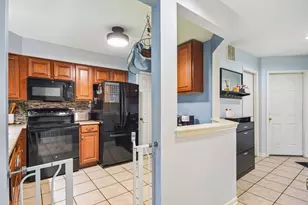 418 Lakeview Cir, Bolingbrook, IL 60440 - Photo 6