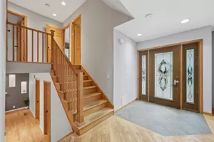 165 Abbeywood Cir, Streamwood, IL 60107 - Photo 2