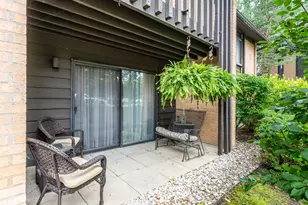 6106 Knoll Valley Dr, Willowbrook, IL 60527 - Photo 2