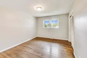 125 N Prospect Ave, Clarendon Hills, IL 60514 - Photo 6