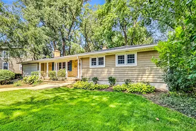125 N Prospect Avenue, Clarendon Hills, IL 60514 - Photo 2