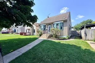 10806 S Whipple St, Chicago, IL 60655 - Photo 2