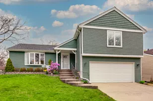 45 Monterey Dr, Vernon Hills, IL 60061 - Photo 1