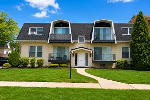 5733 W 103rd St, Oak Lawn, IL 60453 - Photo 1