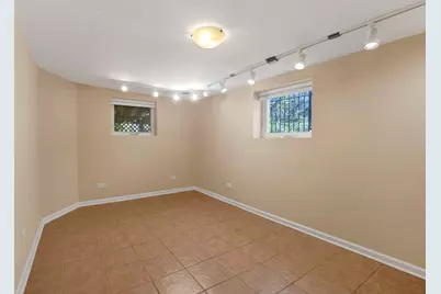 2419 W Berenice Avenue, Chicago, IL 60618 - Photo 20