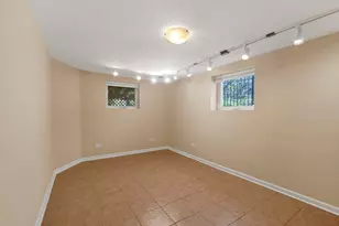 2419 W Berenice Ave, Chicago, IL 60618 - Photo 20