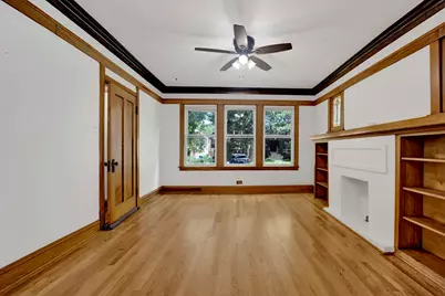 2419 W Berenice Avenue, Chicago, IL 60618 - Photo 2