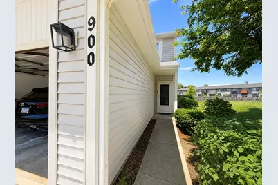 900 Ashley Court, Westmont, IL 60559 - Photo 2
