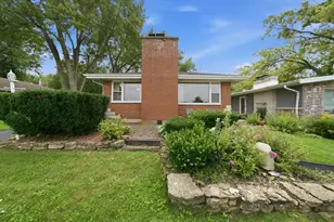 39181 N Cedar Crest Dr, Lake Villa, IL 60046 - Photo 2