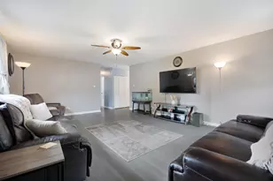1406 Glen Hill Dr, Glendale Heights, IL 60139 - Photo 4