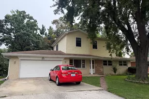 285 E Montrose Ave, Wood Dale, IL 60191 - Photo 2