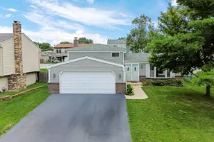 915 Wampum Ct, Carol Stream, IL 60188 - Photo 1