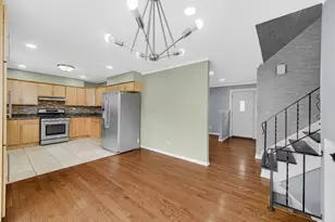 915 Wampum Ct, Carol Stream, IL 60188 - Photo 6