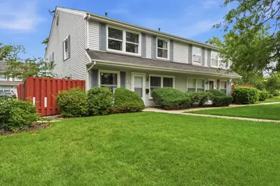 1784 Queensbury Circle #5714, Hoffman Estates, IL 60169 - Photo 1