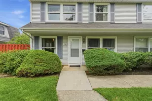 1784 Queensbury Cir, Hoffman Estates, IL 60169 - Photo 2