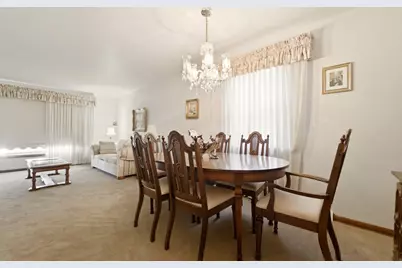 11607 S Avenue J, Chicago, IL 60617 - Photo 6