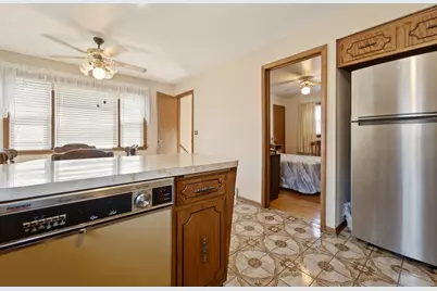 11607 S Avenue J, Chicago, IL 60617 - Photo 8